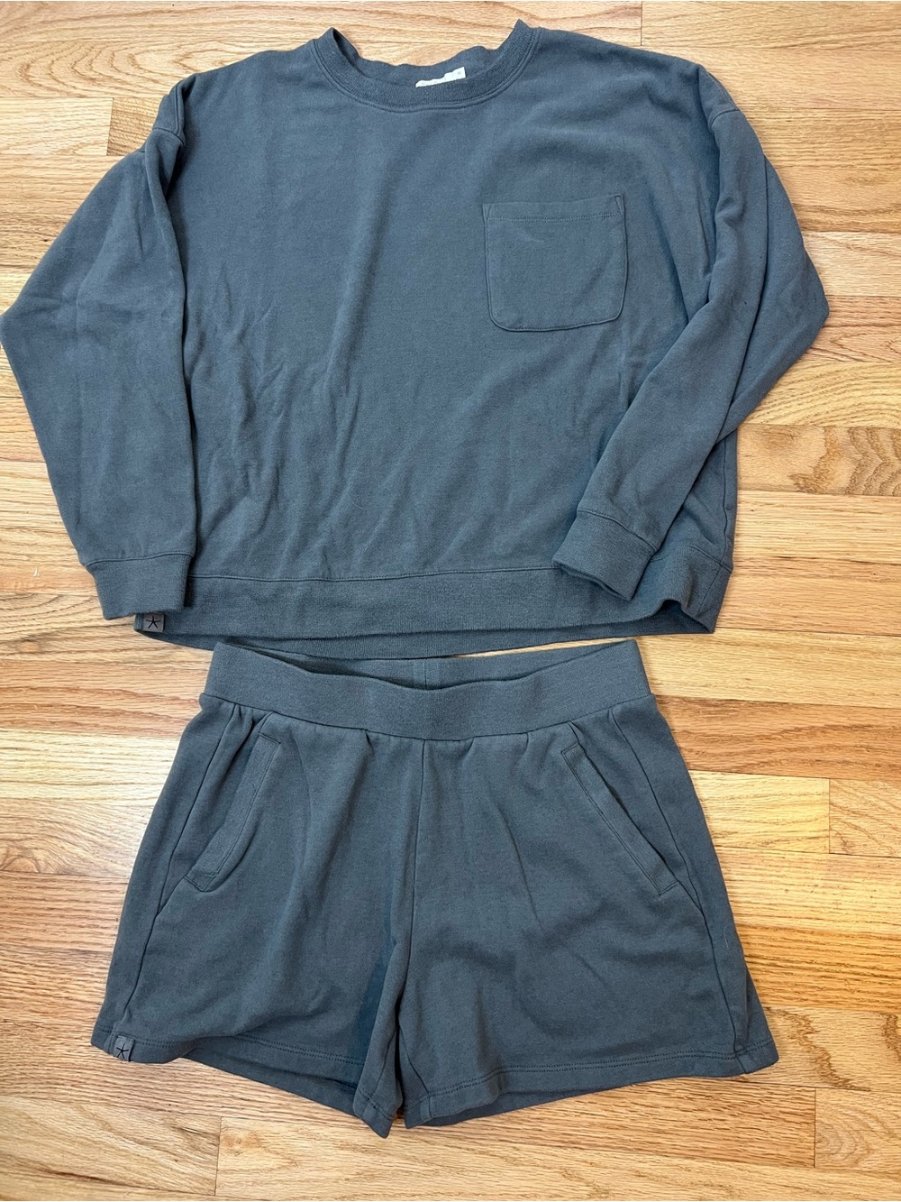 Barefoot Dreams Women’s Cozy Lounge Sweatshirt & Shorts Set - Charcoal